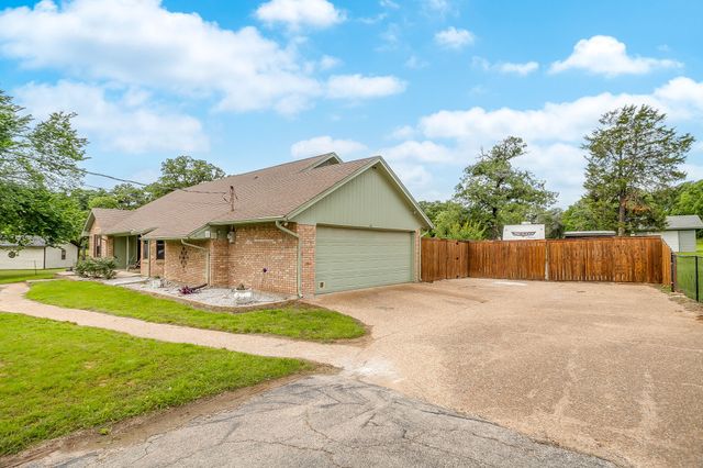 3412 E Renfro Street, Burleson, TX 76028