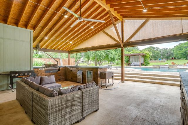 3412 E Renfro Street, Burleson, TX 76028