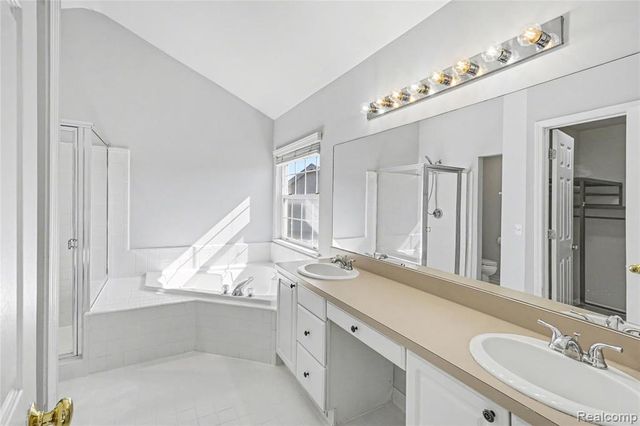 16111 Aspen Hollow Drive, Fenton, MI 48430