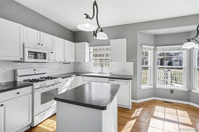 16111 Aspen Hollow Drive, Fenton, MI 48430