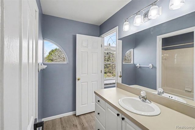 16111 Aspen Hollow Drive, Fenton, MI 48430