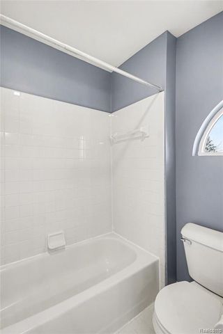 16111 Aspen Hollow Drive, Fenton, MI 48430