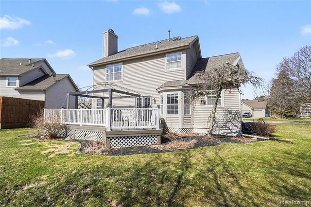 16111 Aspen Hollow Drive, Fenton, MI 48430