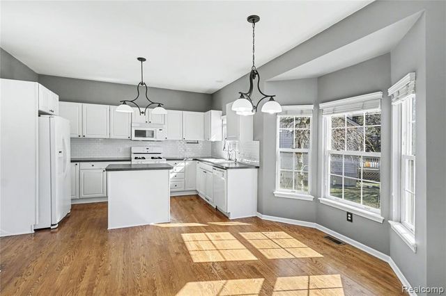 16111 Aspen Hollow Drive, Fenton, MI 48430