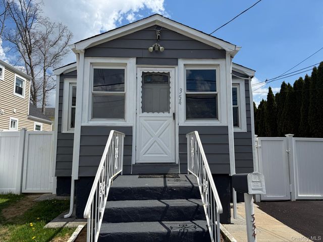 354 Beachview Street, Copiague, NY 11726