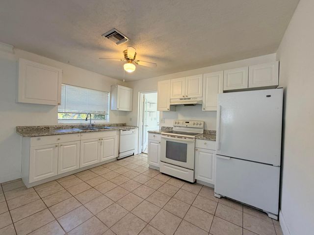4905 Williams Road, Palm Beach Gardens, FL 33418