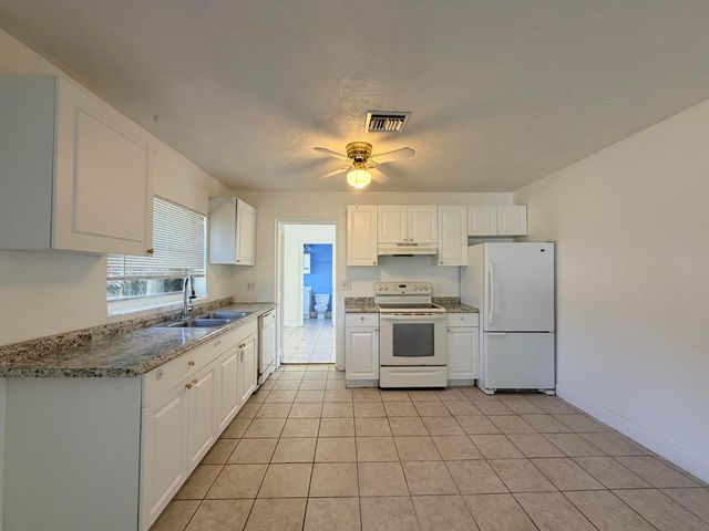 4905 Williams Road, Palm Beach Gardens, FL 33418