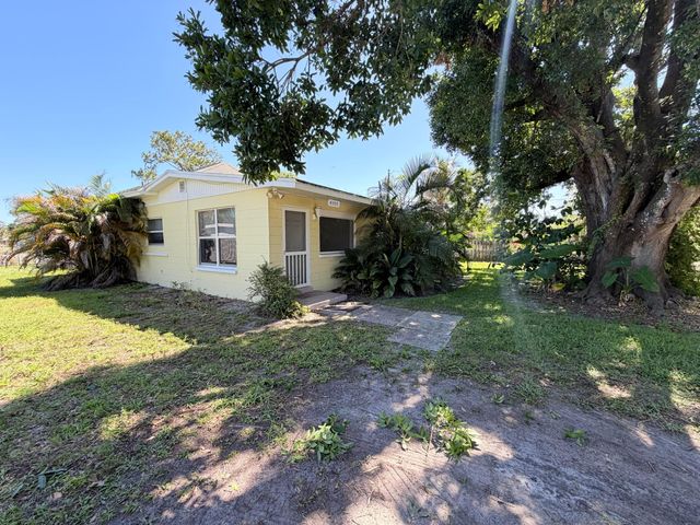 4905 Williams Road, Palm Beach Gardens, FL 33418