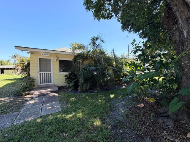 4905 Williams Road, Palm Beach Gardens, FL 33418