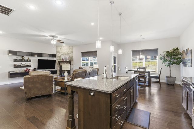 5375 S Twelve Oaks Road, Springfield, MO 65810