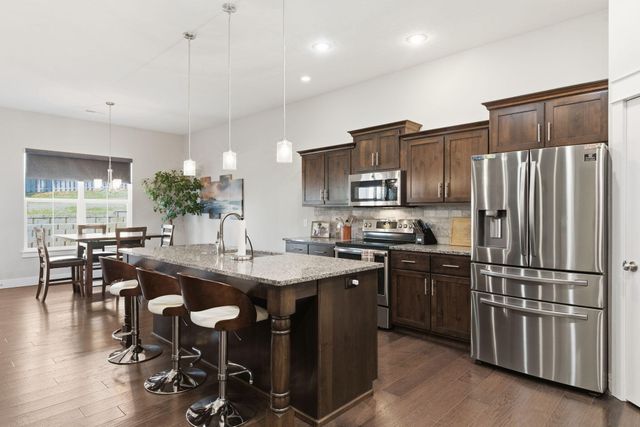 5375 S Twelve Oaks Road, Springfield, MO 65810