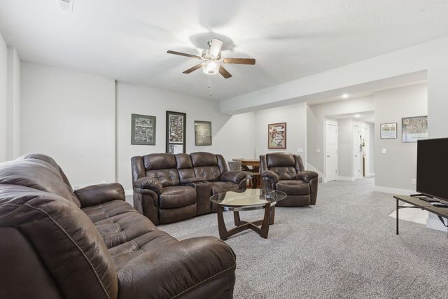 5375 S Twelve Oaks Road, Springfield, MO 65810