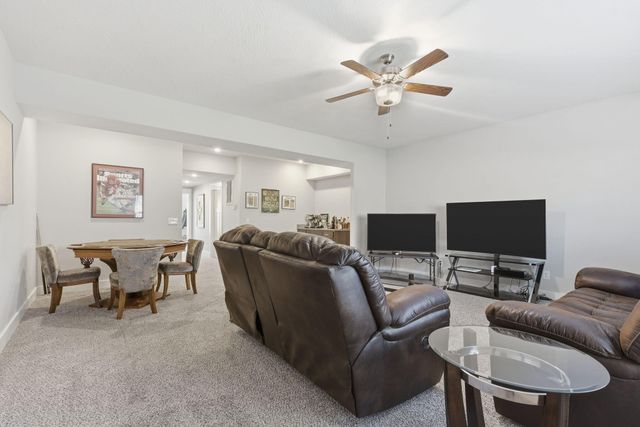 5375 S Twelve Oaks Road, Springfield, MO 65810