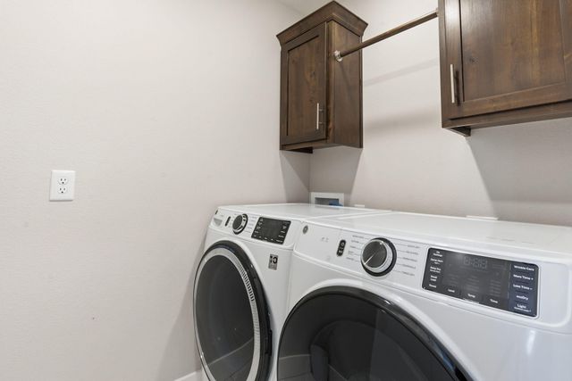 5375 S Twelve Oaks Road, Springfield, MO 65810