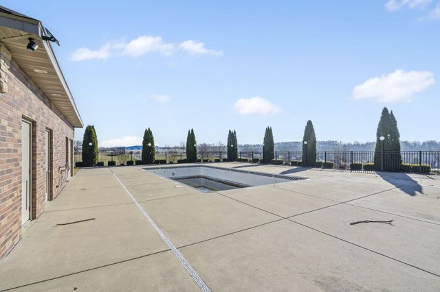 5375 S Twelve Oaks Road, Springfield, MO 65810