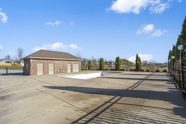 5375 S Twelve Oaks Road, Springfield, MO 65810