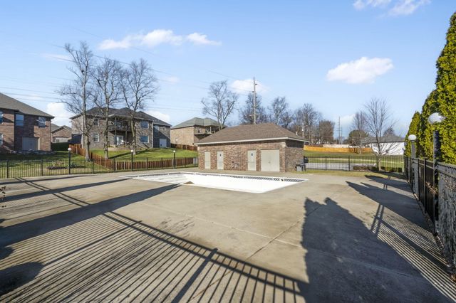 5375 S Twelve Oaks Road, Springfield, MO 65810