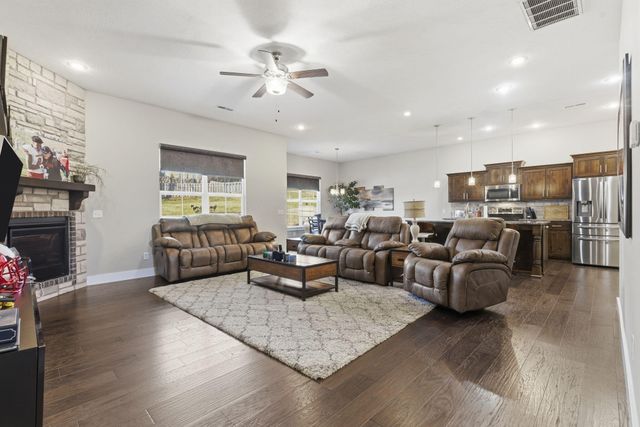 5375 S Twelve Oaks Road, Springfield, MO 65810