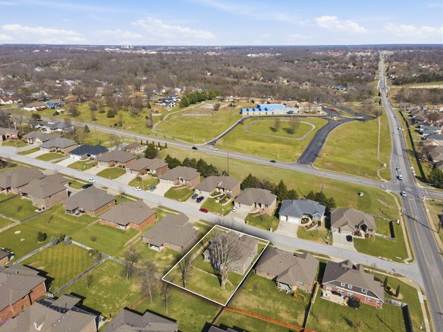 5375 S Twelve Oaks Road, Springfield, MO 65810