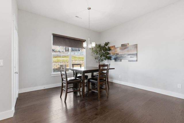 5375 S Twelve Oaks Road, Springfield, MO 65810