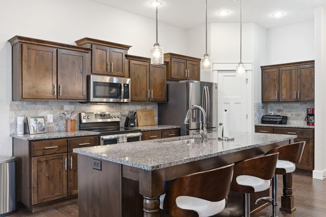 5375 S Twelve Oaks Road, Springfield, MO 65810