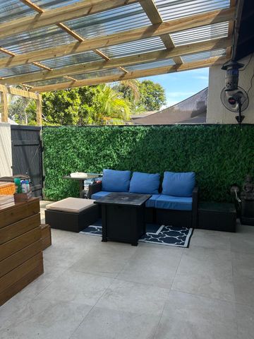 1390 E GOLFVIEW Drive, Pembroke Pines, FL 33026
