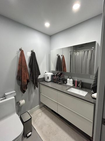 1390 E GOLFVIEW Drive, Pembroke Pines, FL 33026