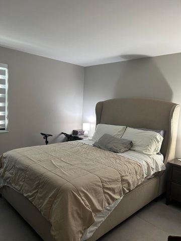 1390 E GOLFVIEW Drive, Pembroke Pines, FL 33026