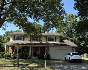 1061 Summer Tree Drive, Ballwin, MO 63011
