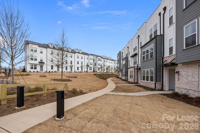 4332 Honeywalk Lane, Charlotte, NC 28278