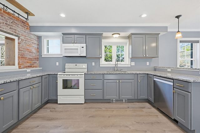 44 Clark St, Spencer, MA 01562