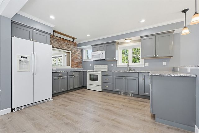 44 Clark St, Spencer, MA 01562