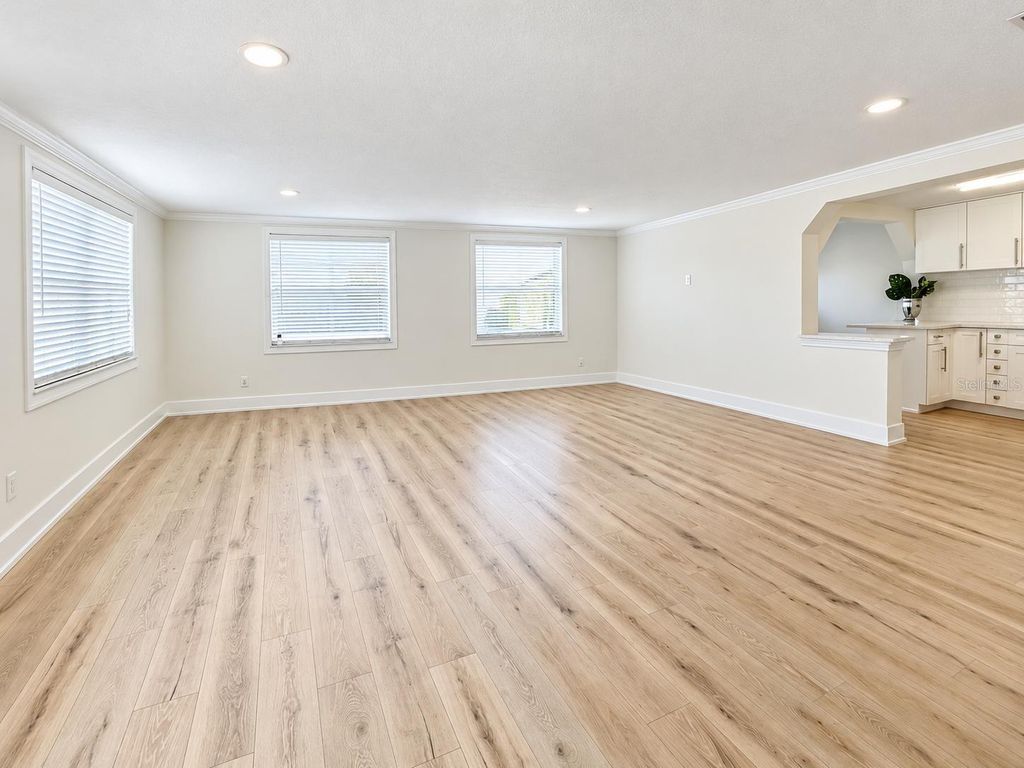 Image 12 of property listing at 8512 SUNBEAM LANE, Tampa, FL 33615