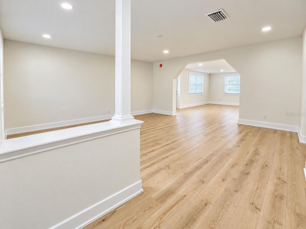 Image 13 of property listing at 8512 SUNBEAM LANE, Tampa, FL 33615