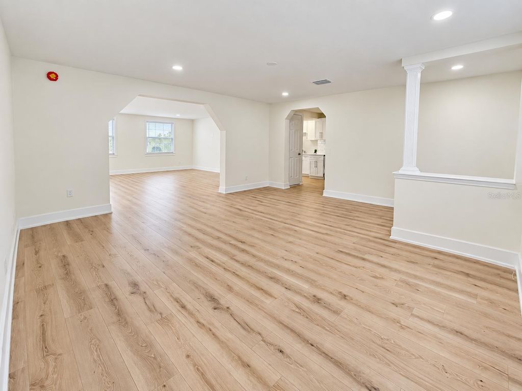 Image 14 of property listing at 8512 SUNBEAM LANE, Tampa, FL 33615