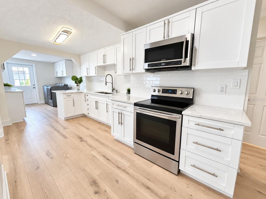Image 16 of property listing at 8512 SUNBEAM LANE, Tampa, FL 33615