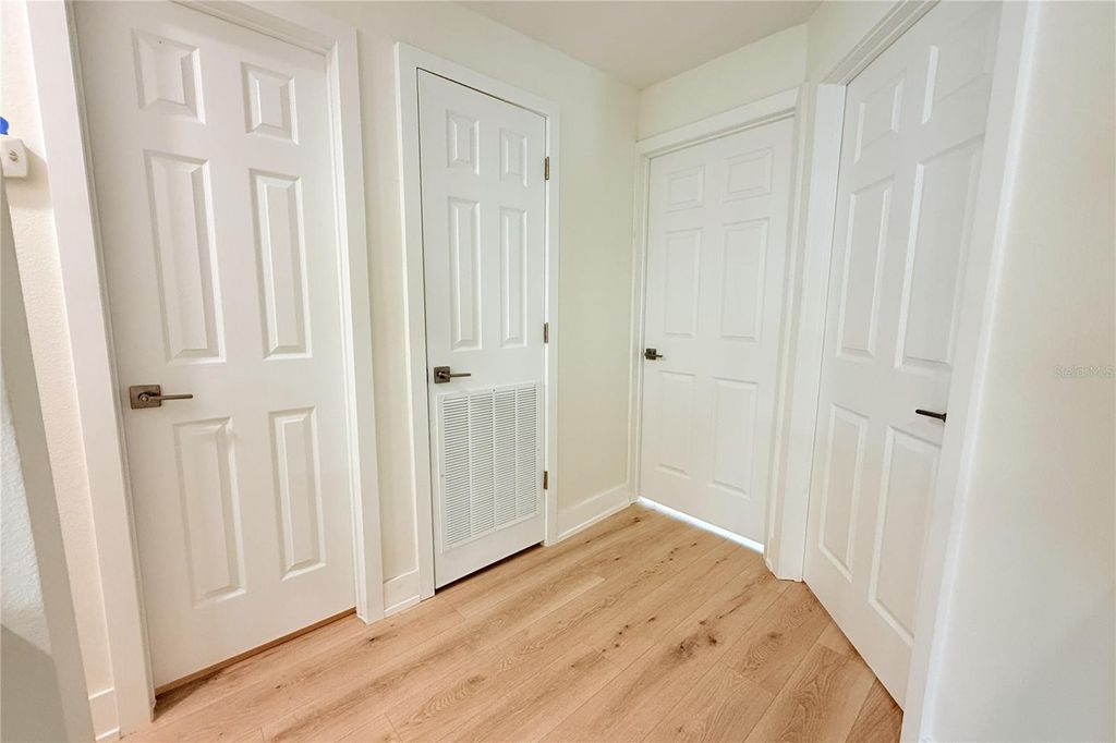 Image 20 of property listing at 8512 SUNBEAM LANE, Tampa, FL 33615