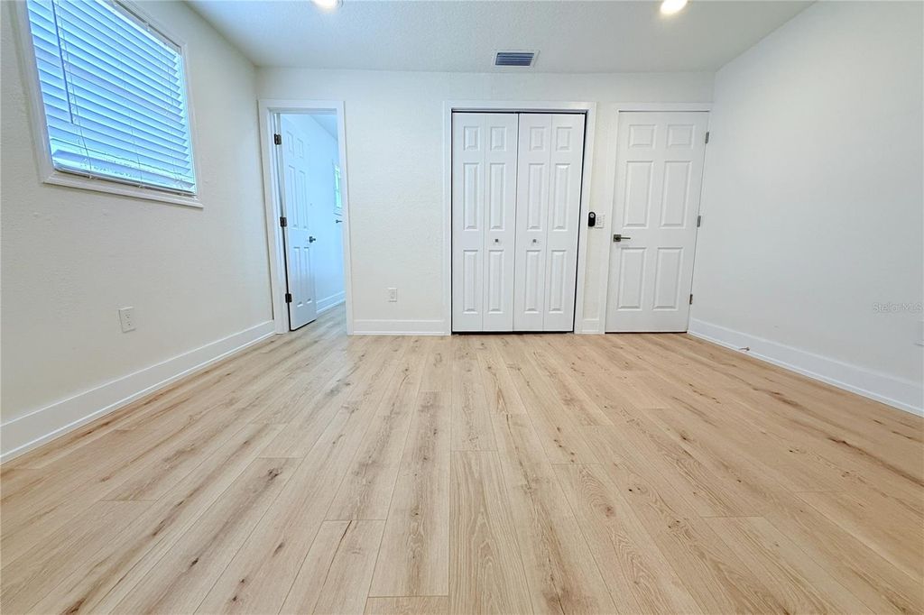 Image 26 of property listing at 8512 SUNBEAM LANE, Tampa, FL 33615