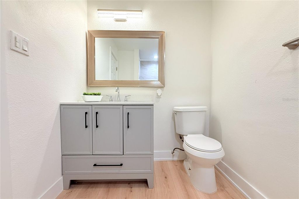 Image 30 of property listing at 8512 SUNBEAM LANE, Tampa, FL 33615
