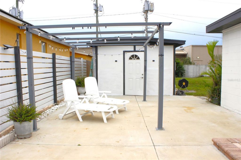 Image 38 of property listing at 8512 SUNBEAM LANE, Tampa, FL 33615