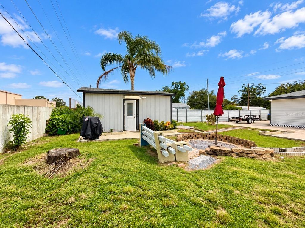 Image 43 of property listing at 8512 SUNBEAM LANE, Tampa, FL 33615