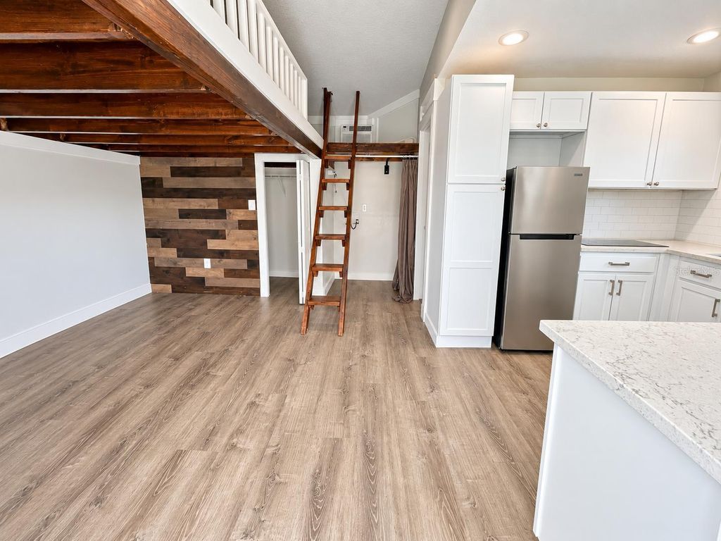 Image 45 of property listing at 8512 SUNBEAM LANE, Tampa, FL 33615