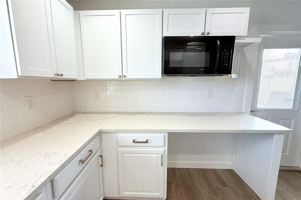 Image 48 of property listing at 8512 SUNBEAM LANE, Tampa, FL 33615