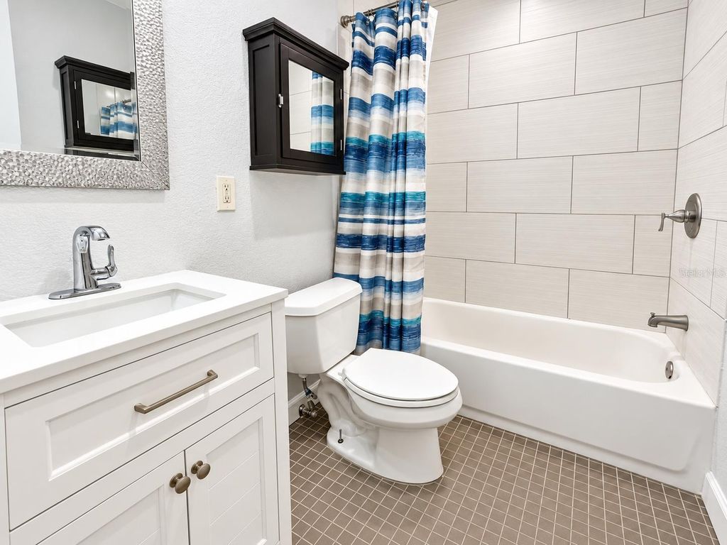 Image 50 of property listing at 8512 SUNBEAM LANE, Tampa, FL 33615
