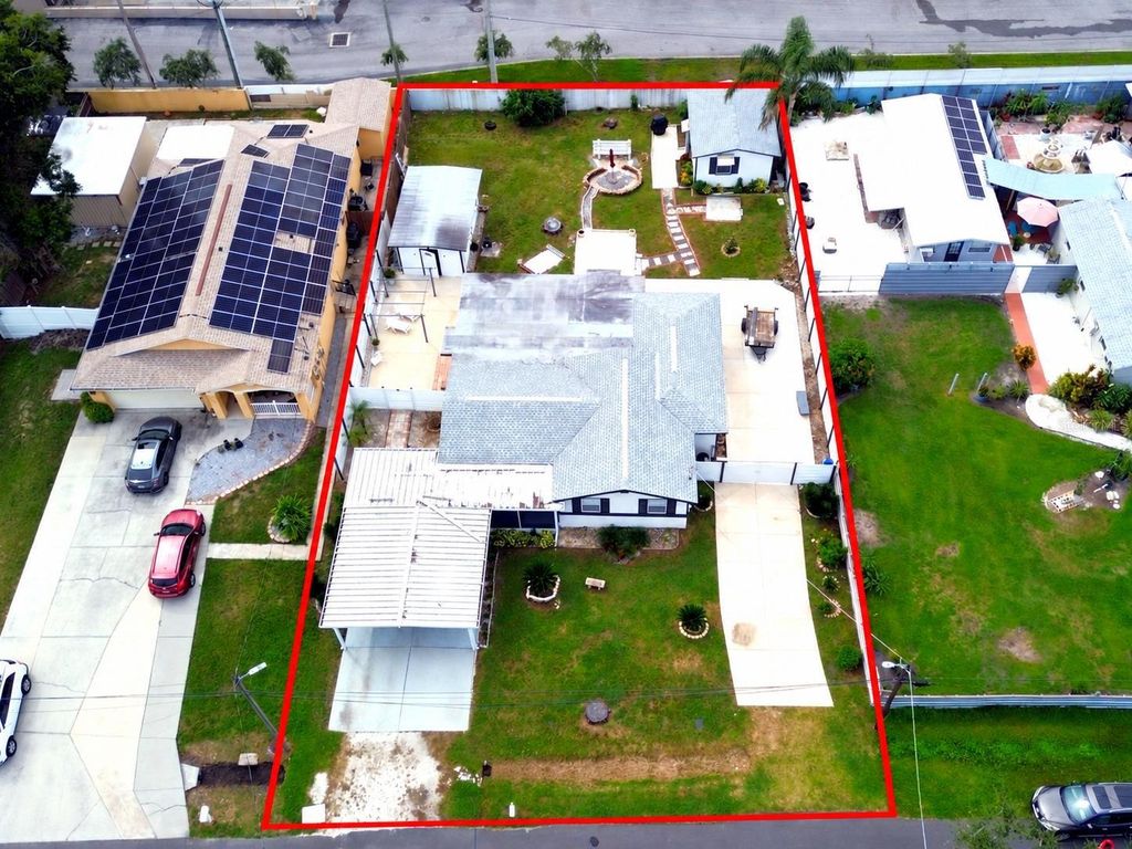 Image 53 of property listing at 8512 SUNBEAM LANE, Tampa, FL 33615