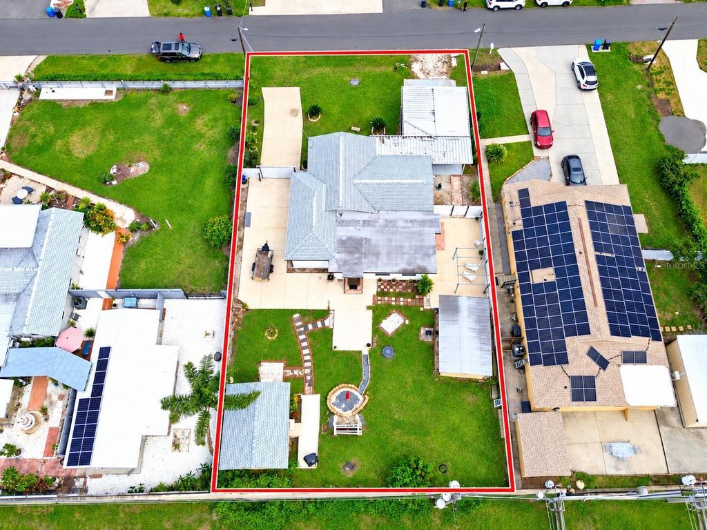 Image 54 of property listing at 8512 SUNBEAM LANE, Tampa, FL 33615
