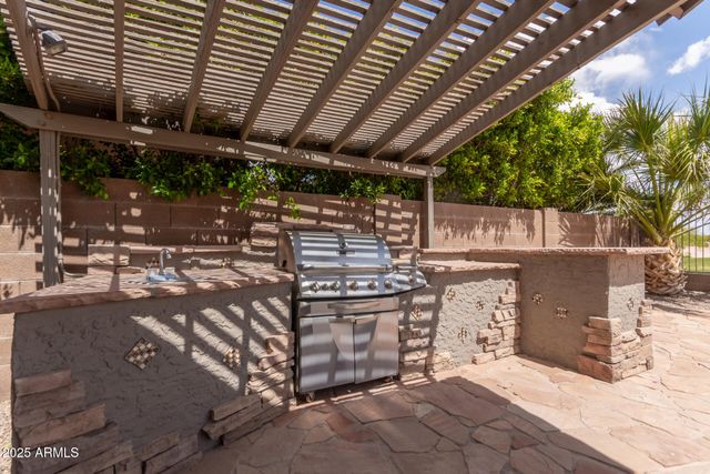 21977 N VAN LOO Drive, Maricopa, AZ 85138