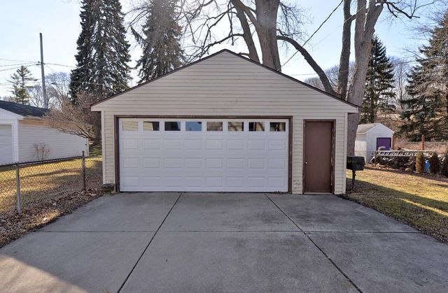 2211 Rupert BOULEVARD, Racine, WI 53405