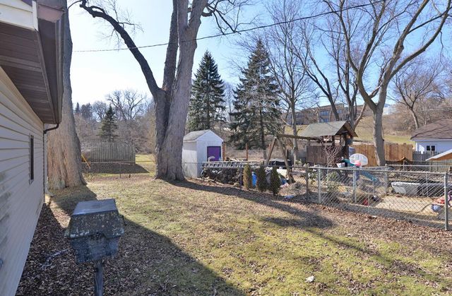 2211 Rupert BOULEVARD, Racine, WI 53405