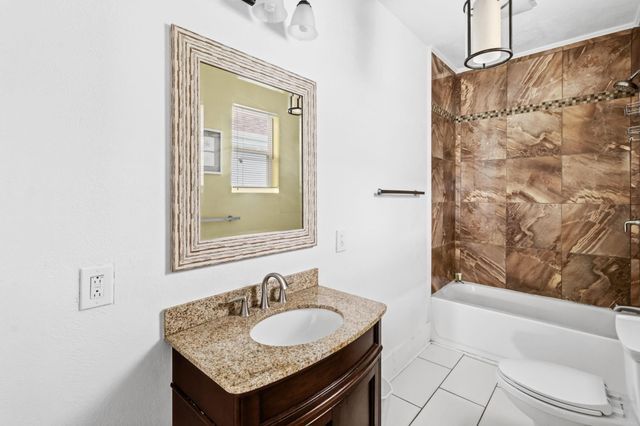 1309 Ursuline St, Galveston, TX 77550